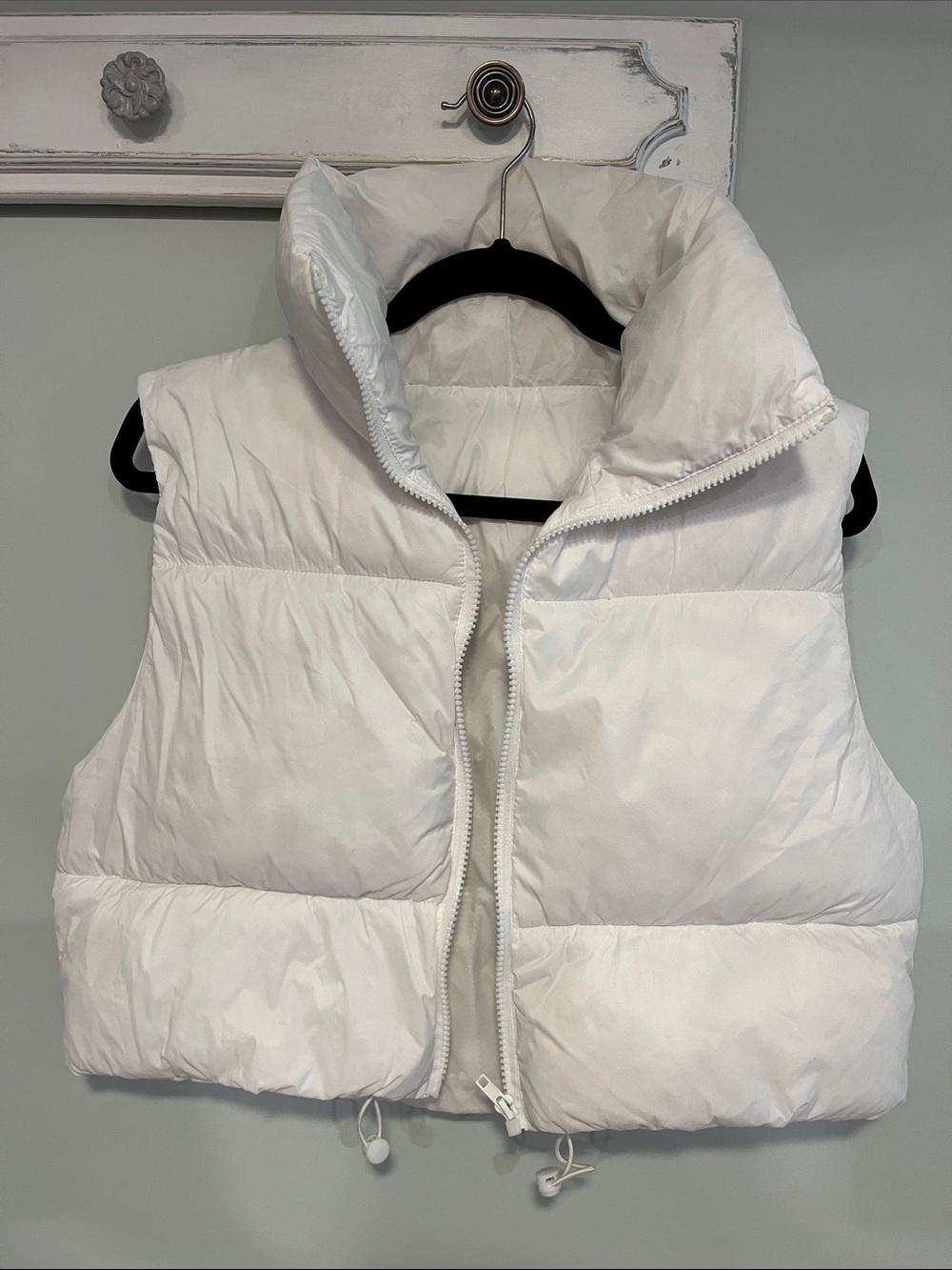 Women's Size Small White Cropped Puffer Vest - Lightweight Quilted Sleeveless